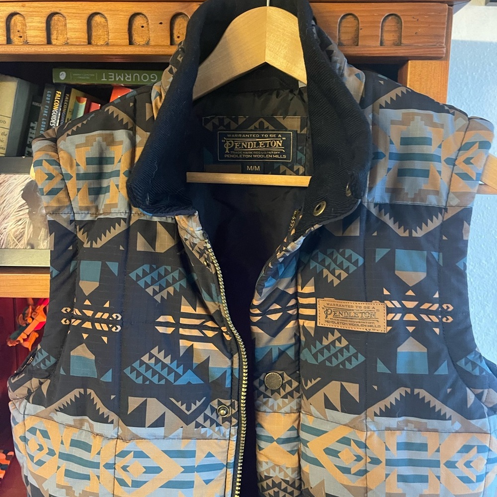 Pendleton Men's Geometric Pattern Vest - Black, Blue, Brown - Picture 3 of 6